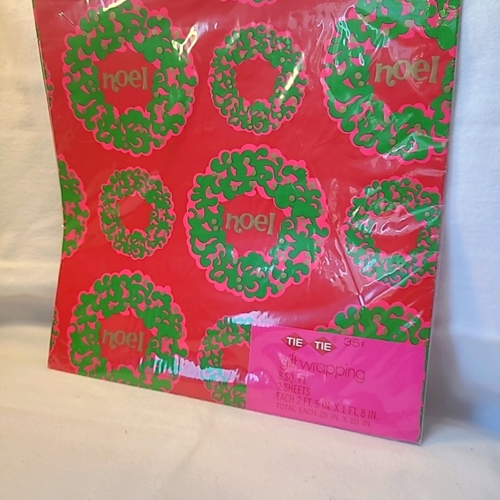 Tie Tie Gift Wrapping Paper NOEL Holiday Christmas wreath